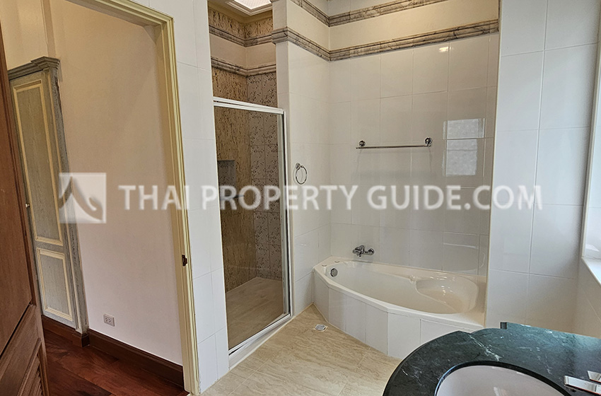 House with Private Pool in Nichada Thani 